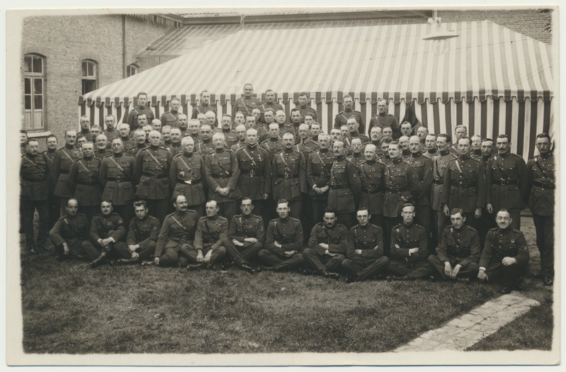 foto, Prantsusmaa, grupp sõjaväelasi, sh J. Junkur, 06.08.1928