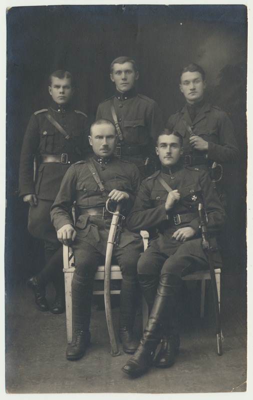foto, grupp, 5 sõjaväelast, sh W. Vaga, u 1920, foto Tamm