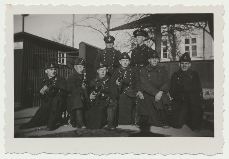foto, Viljandi, Tallinna tn 16,18, Sakala Partisanide Pataljon, staabi õu, grupp, u 1939
