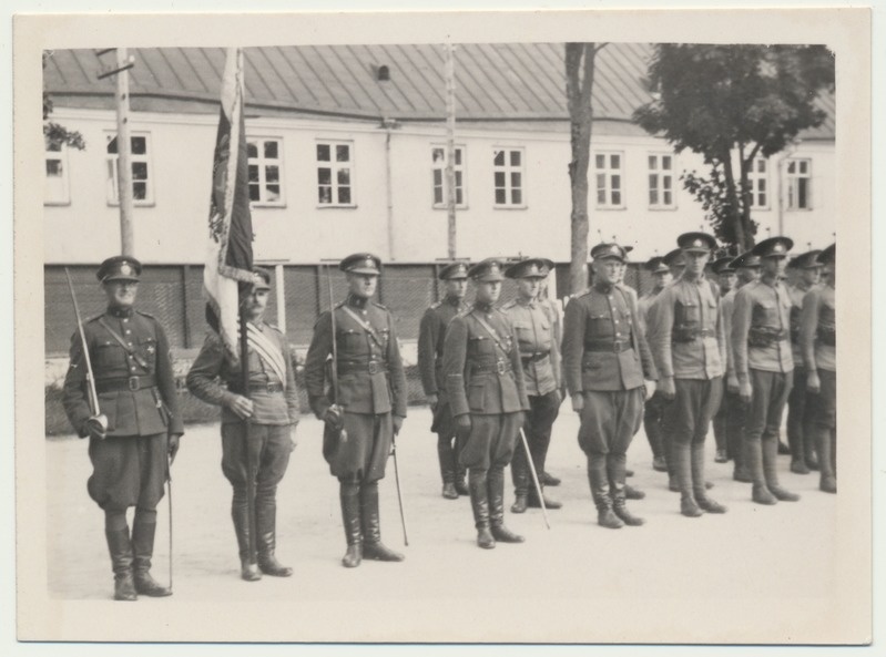 foto, Viljandi, Tallinna tn 16,18, Sakala Partisanide Pataljon, rivistus staabi õuel, u 1939