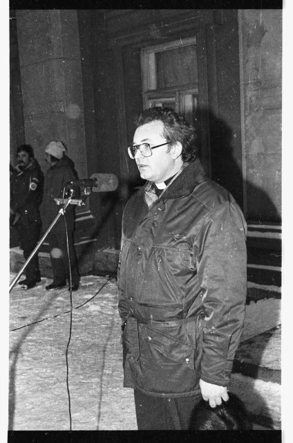 Gathering of those who stand for Estonian independence in the centre square of Jõhvi; performer