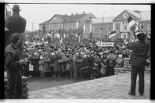 Miiting of the people in the centre of Jõhvi