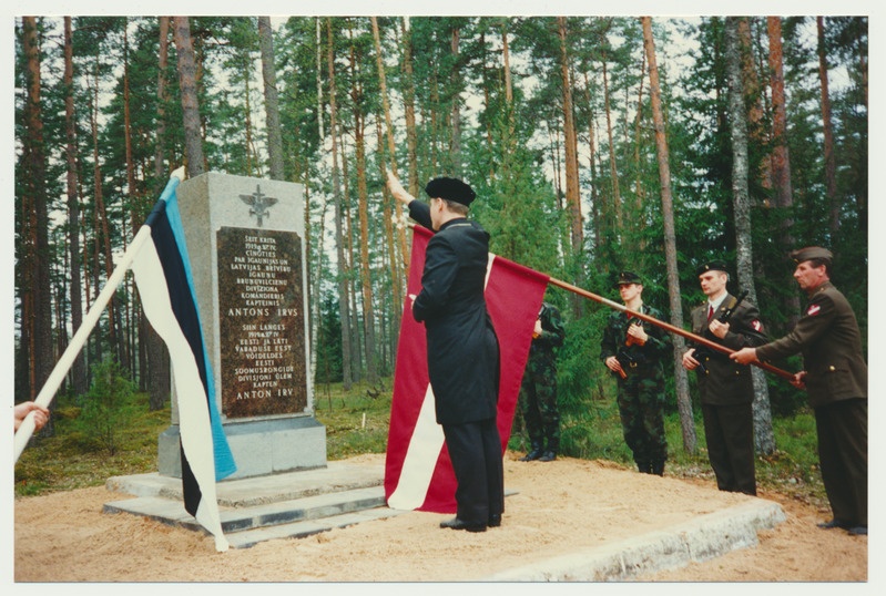 värvifoto, Läti, Strenci, kapten A. Irve mälestussamba avamine, 27.04.1994, foto T. Õun