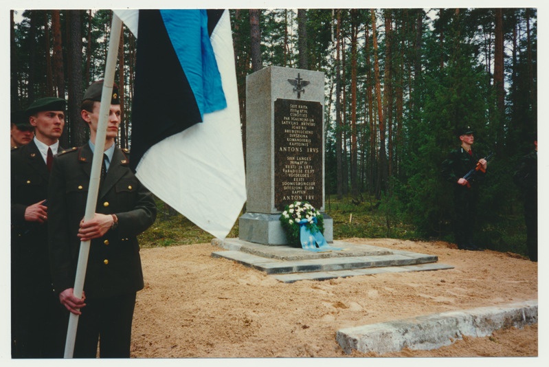 värvifoto, Läti, Strenci, kapten A. Irve mälestussamba avamine, 27.04.1994, foto T. Õun