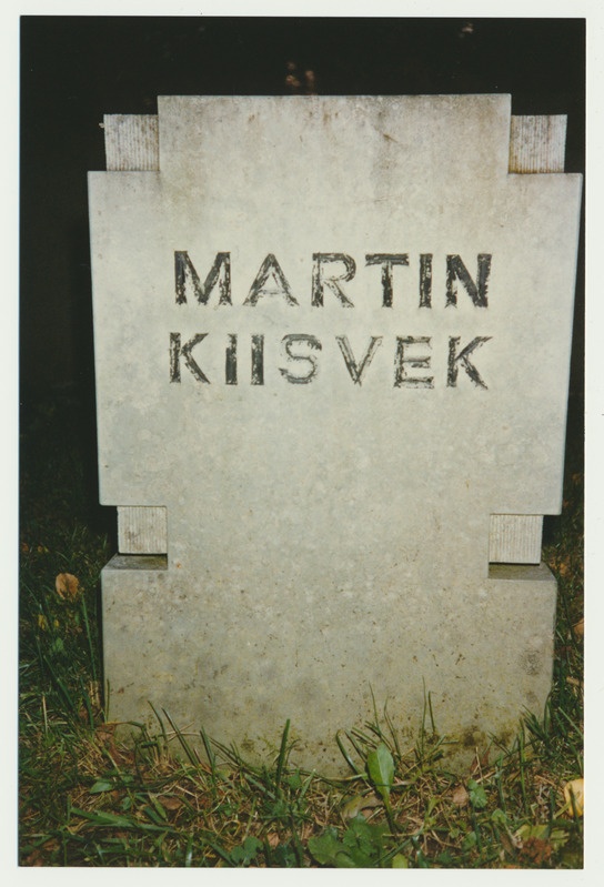 värvifoto, Viljandi, Eesti Vabadussõjas langenute Viljandi ühiskalmistu, M. Kiisvek'i haud, 1993, foto J. Pihlak