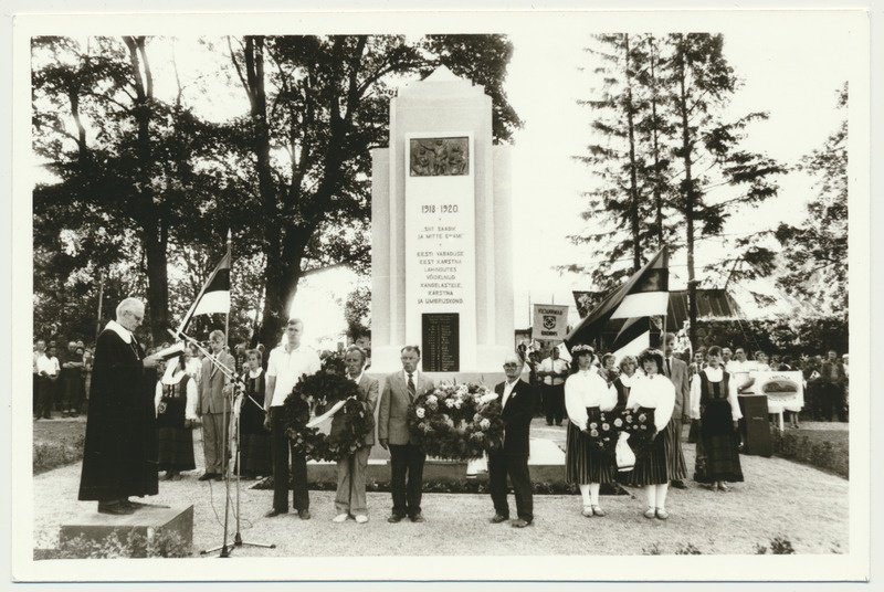 foto, Viljandimaa, Kärstna, Vabadussõja mälestussamba taasavamine, 1989
