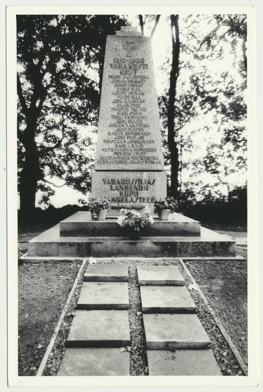 foto, Viljandimaa, Kõpu, Vabadussõja mälestussamba taasavamine, 1989, foto L. Kadalipp