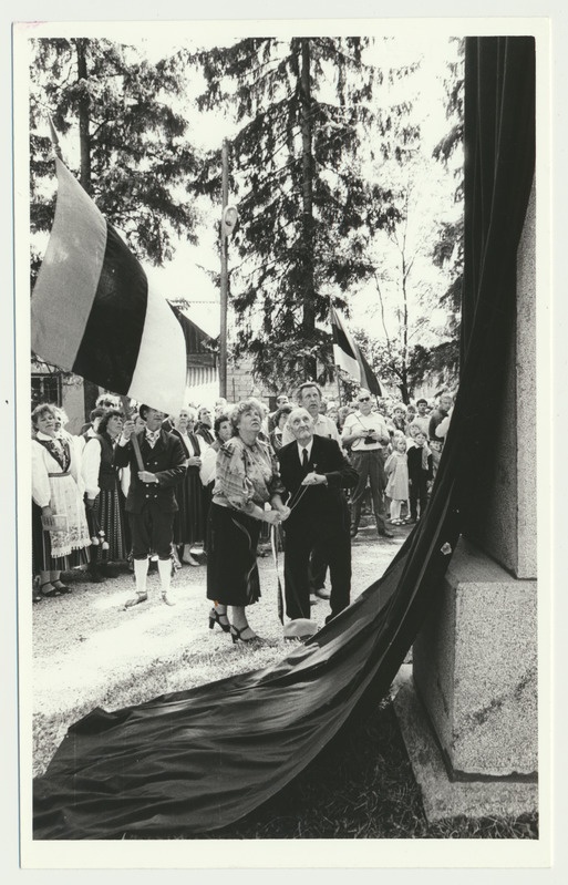 foto, Viljandimaa, Kolga-Jaani, Vabadussõja mälestussamba taasavamine, 1989, foto L. Kadalipp