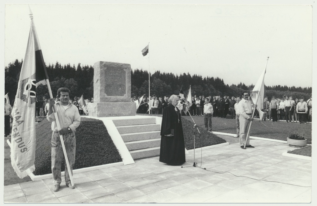 foto, Viljandimaa, Vardja küla, J. Laidoneri sünnikoha tähise taasavamine, 1990