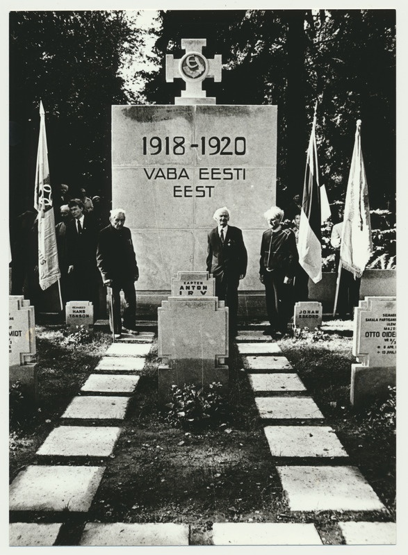 foto, Viljandi, Vabadussõjas langenute ühiskalmistu, taasavamine, 1991, foto E. Veliste