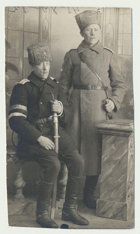 foto, Eesti Vabadussõda, 2 meest: Raamat, A. Klimpman, veebruar 1919