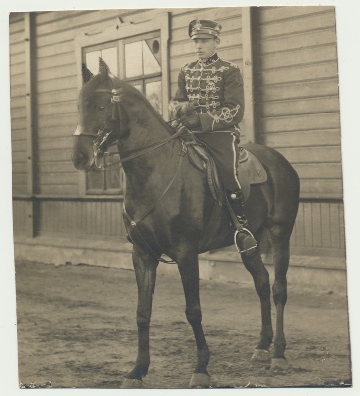 foto, Martin Bergmann, ratsaväevormis, hobusel, 1924