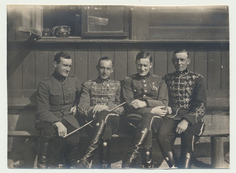 foto, Eesti, 4 sõjaväelast, sh M. Bergmann, 1925
