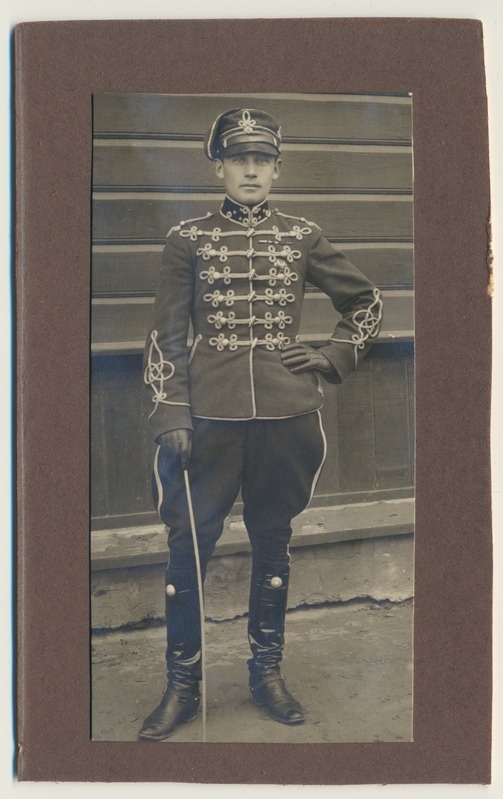 foto, ratsaväelane M. Bergmann, paraadvormis, 1925