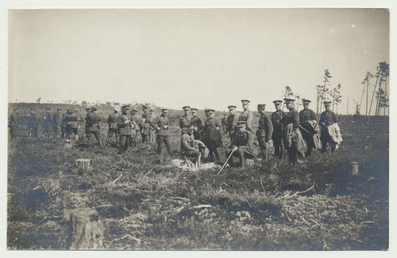 foto, Eesti, Kõrgem Sõjakool, grupp suurtükiväe polügoonil, 1926