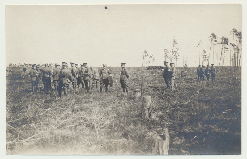foto, Eesti, Kõrgem Sõjakool, grupp suurtükiväe polügoonil, 1926