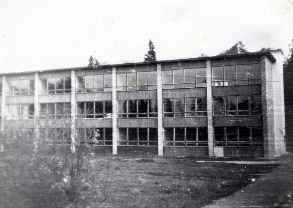 Tihemetsa educational building