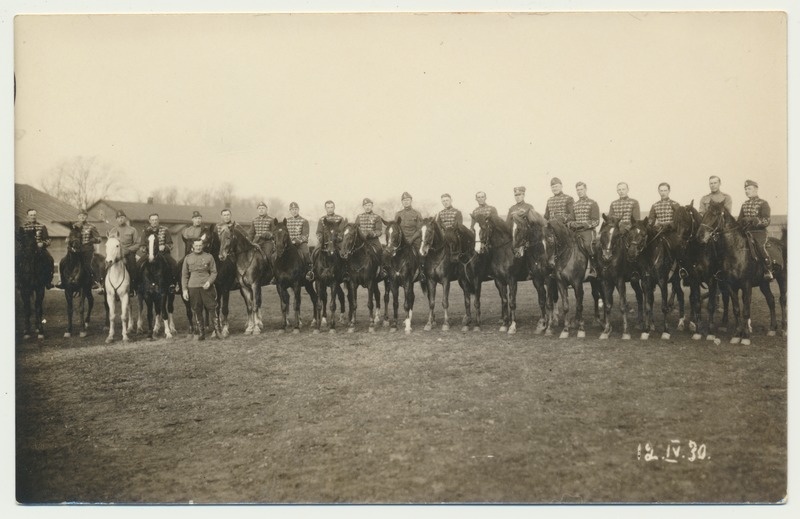 foto, Tartu?, grupp ratsaväelasi hobustel, 12.05.1930