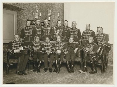 foto, Tartu, grupp ratsaväelasi, 1932, foto P. Grüneb  duplicate photo
