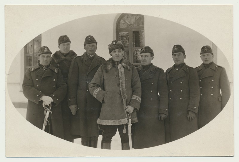 foto, grupp sõjaväelasi, vasakult esimene M. Bergmann, 1932