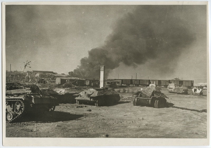 Tanks obtained by the Soviet army and other military equipment in the merchant port.