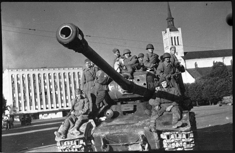 Soviet army tanks in Tallinn.