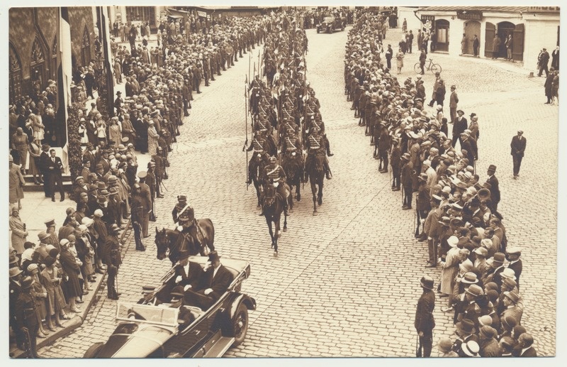 foto, Tallinn, ratsaeskort sõitmas sadamasse Poola presidendile vastu, 1935