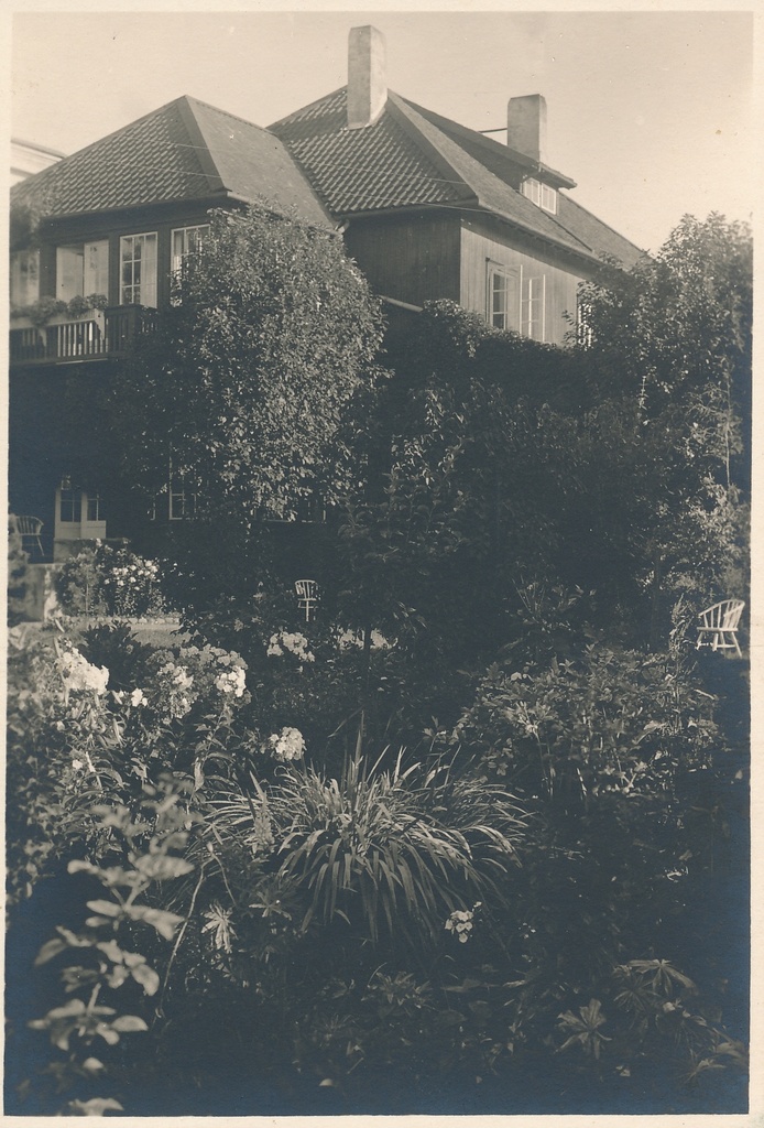 foto, Viljandi, Posti 24, J. Rieti maja-ateljee aed, 1932