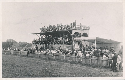 fotokoopia, Viljandi, hipodroomi hoone (Uus t ja Koidu t ristmik), u 1915  duplicate photo