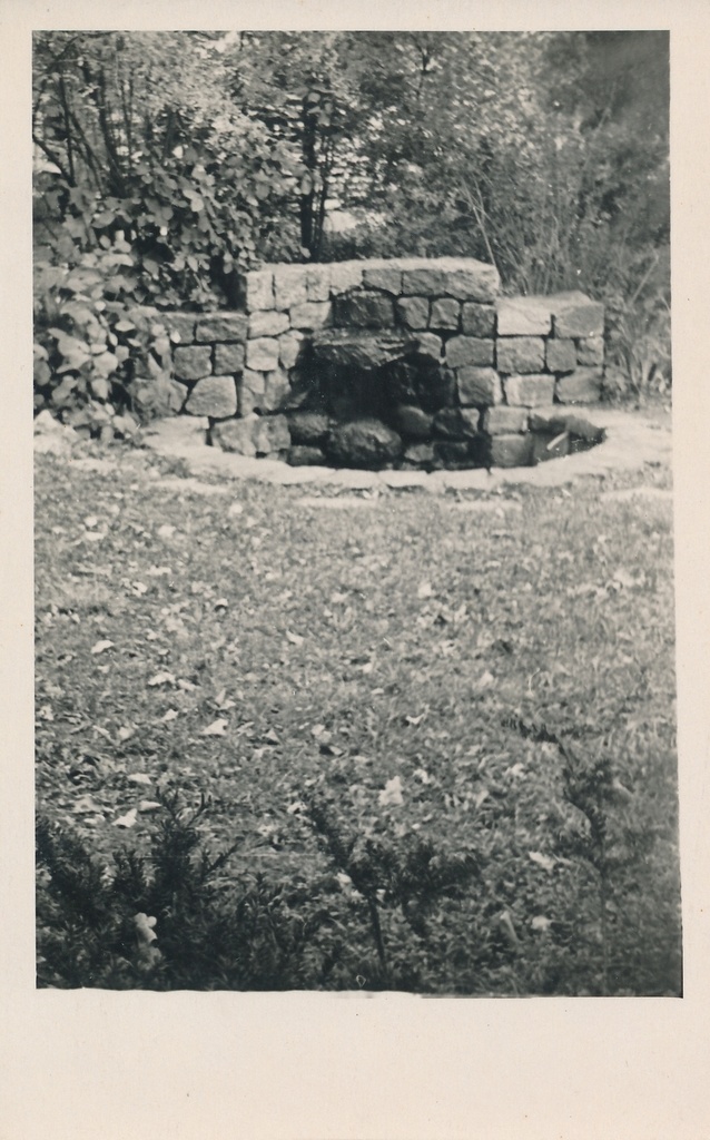 foto, Viljandi, J. Rieti maja ja aed, purskkaev, u 1950