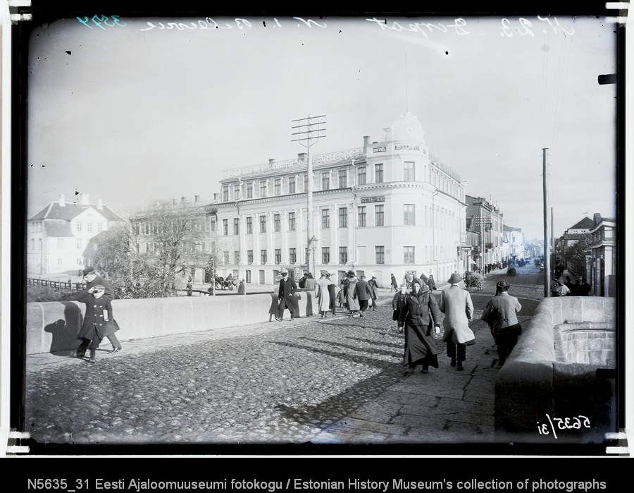 Vaade Kivisillalt hotell Bellevue'le