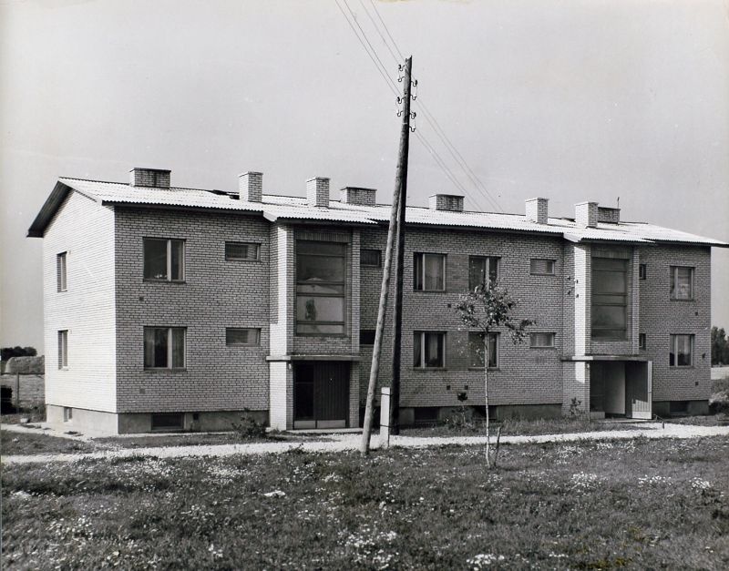 Rahvaavõitt"colossioncollection Teachers' House