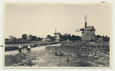 fotopostkaart, Saaremaa, 3 tuulikut, u 1930, foto V. Suraš  duplicate photo