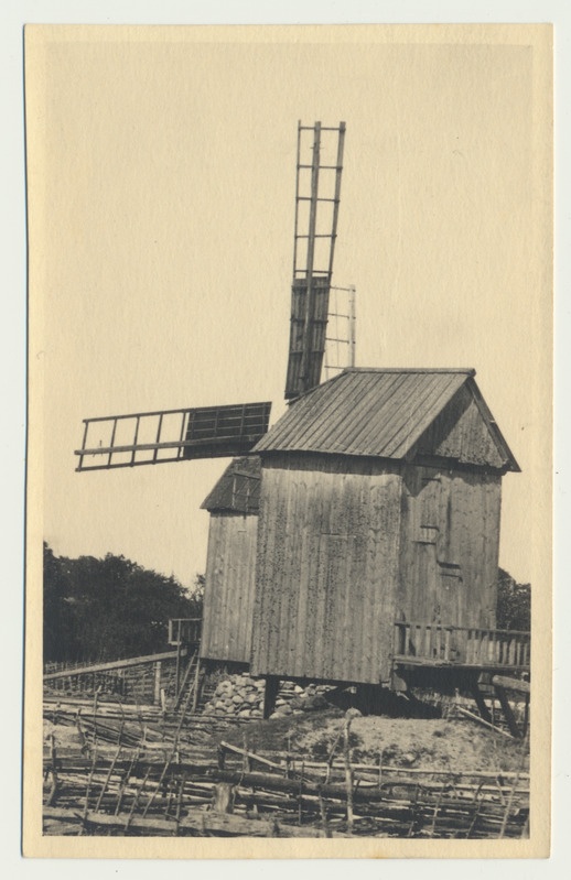 fotopostkaart, Saaremaa, 2 tuulikut, u 1930, foto V. Suraš