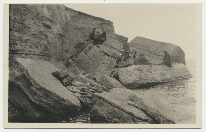 fotopostkaart, Väike-Pakri, pankrannik, u 1940, foto J. Triefeldt