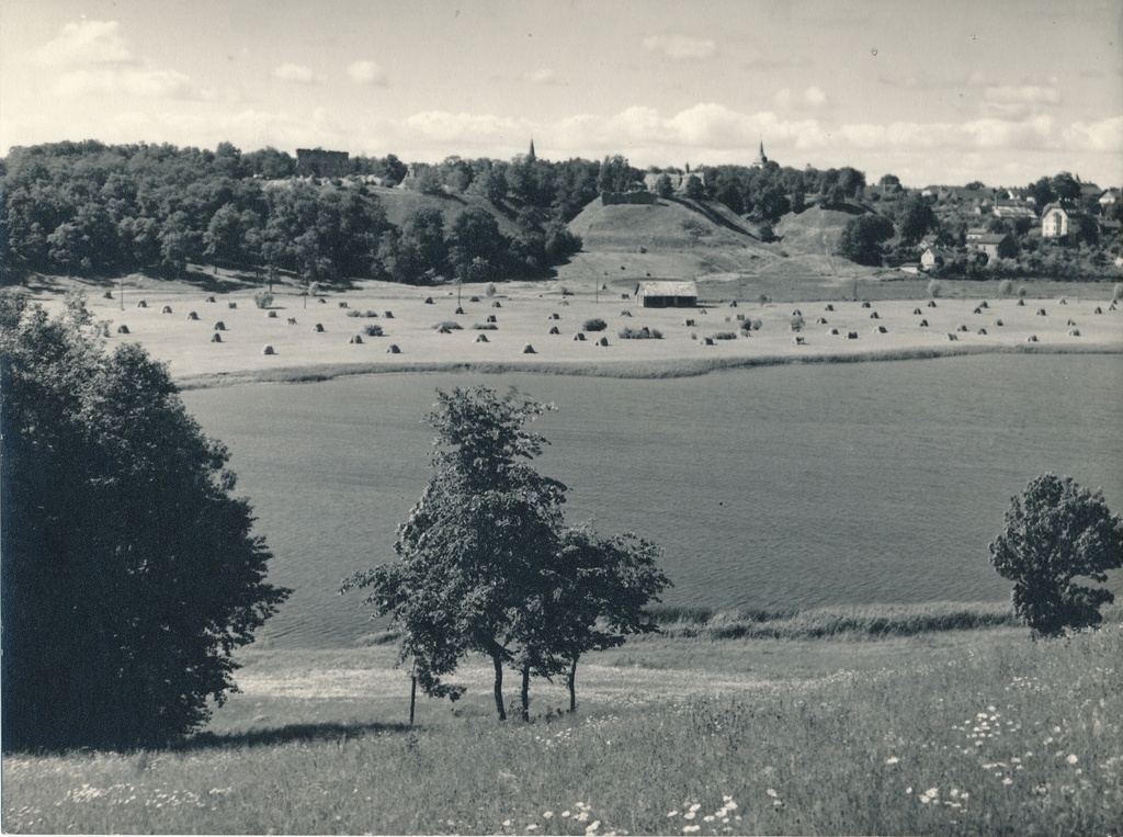 foto Viljandi järv, lossimäed