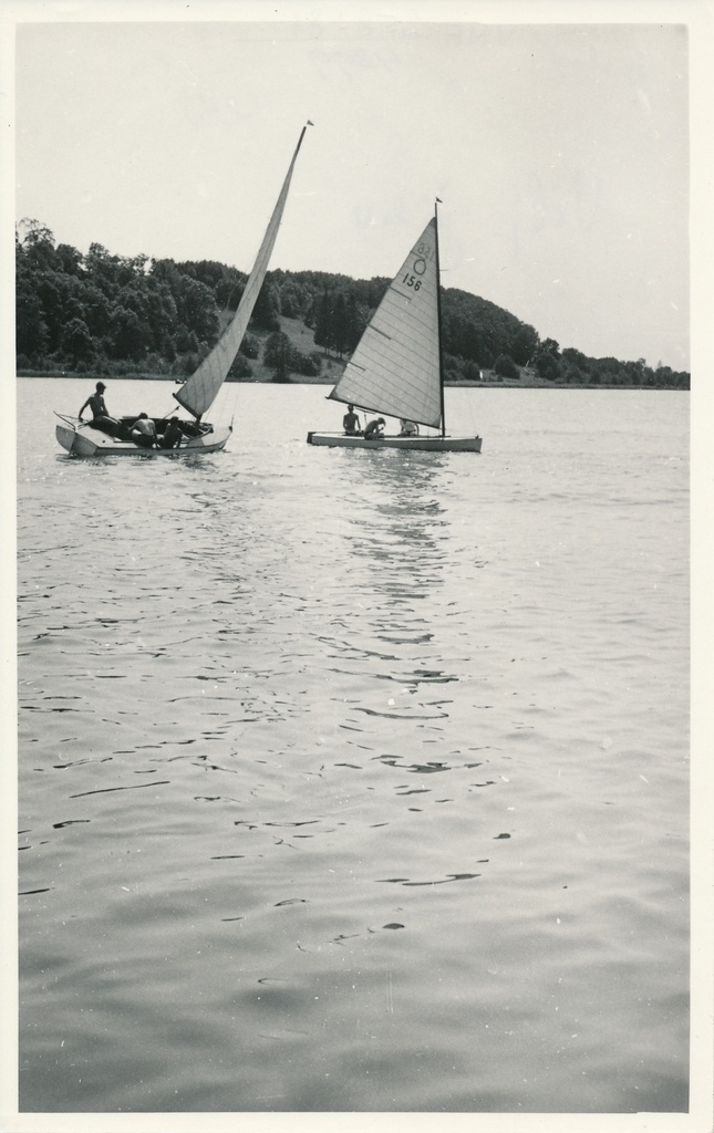 foto, Viljandi, järv, 2 purjekat, u 1970, foto E. Veliste