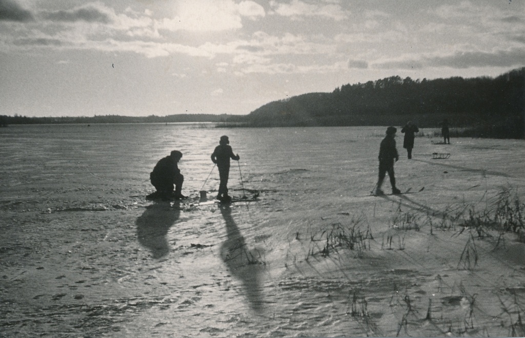 foto, Viljandi, järv, kalamees, u 1960, foto A. Kiisla