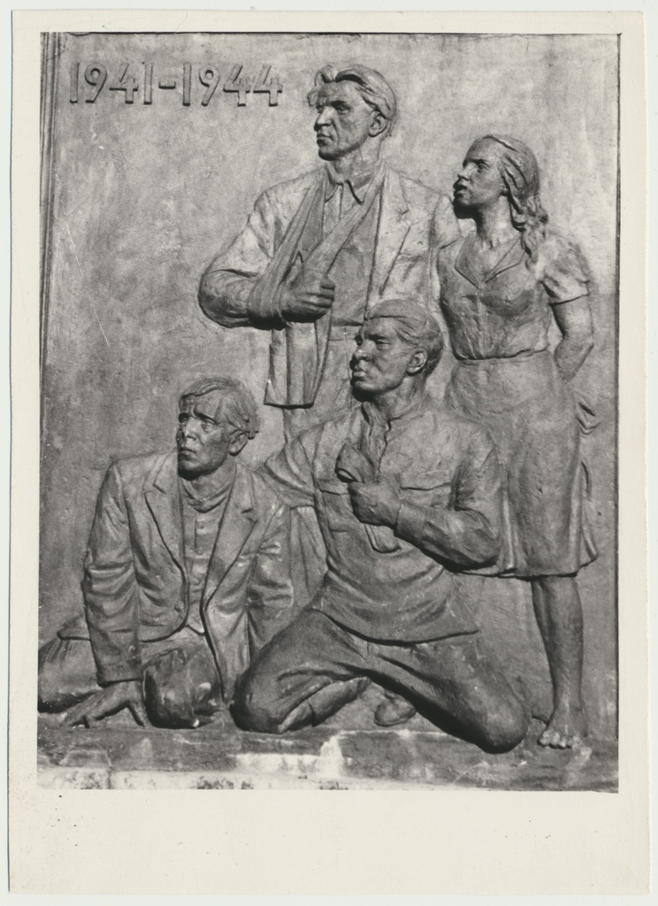 foto, Viljandimaa, Järveotsa obelisk, detail bareljeefilt, grupp, 1964, foto A. Kiisla