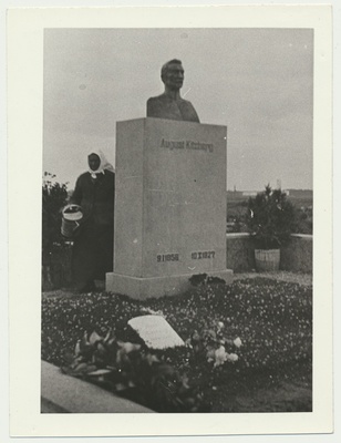 fotokoopia, August Kitzbergi hauamonument, Tartu Maarja kalmistu, u 1930  duplicate photo