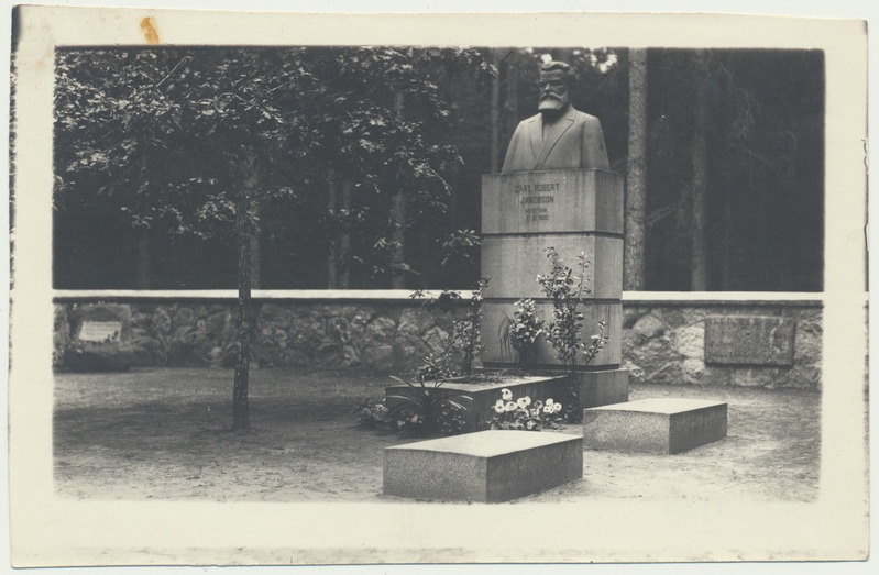 fotopostkaart, C.R. Jakobsoni hauamonument, u 1930