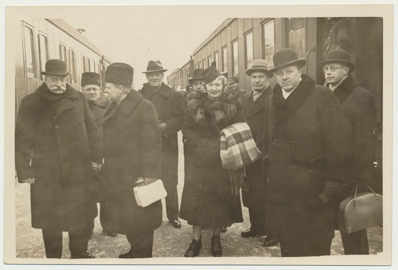 foto, haridusminister A. Jaakson, tema abikaasa jt vaksalis, u 1938