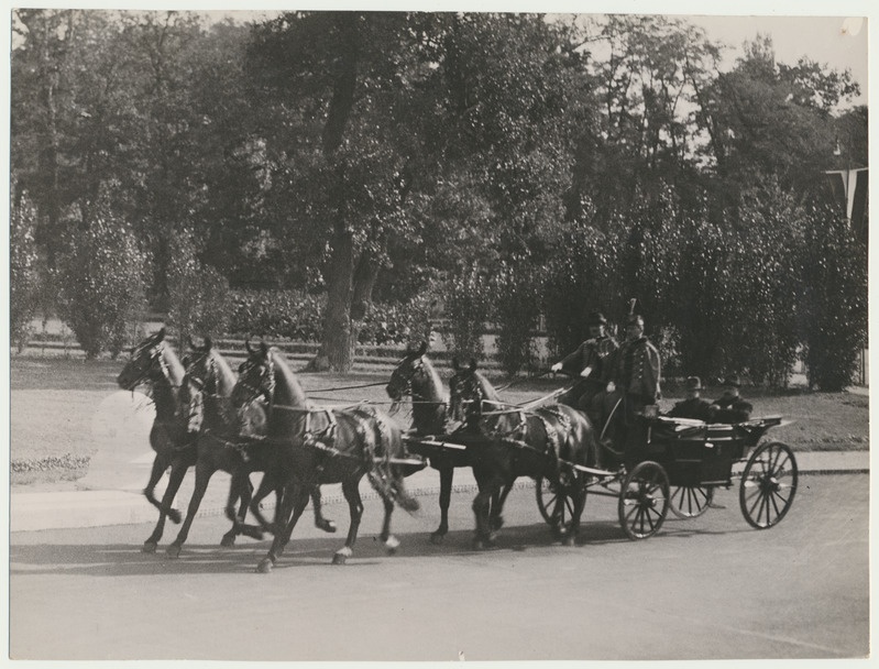 foto, haridusminister A. Jaakson jt, hobuveok, u 1938