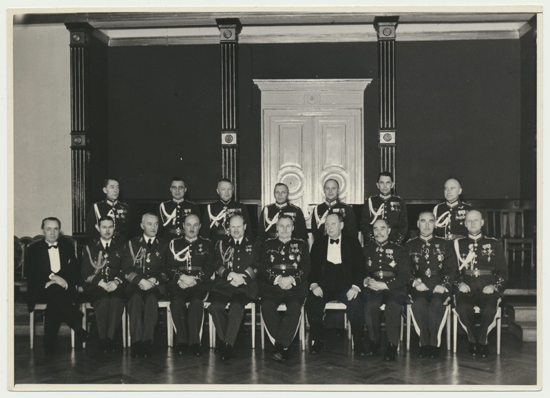 foto, sõjaväelased, grupp, sh A. Jaakson, V. Saarsen jt, Läti, u 1939