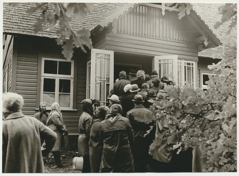 foto, Mart Saare muuseumi avamine, Hüpassaare, 1972, foto L. Vellema