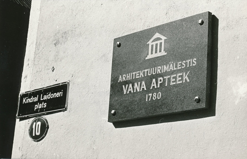foto, Viljandi muuseum, hoone, mälestustahvel, 1993