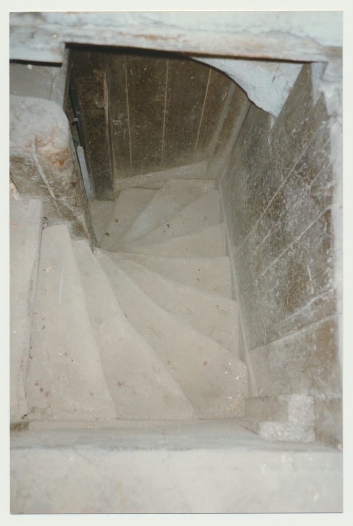 foto, Viljandi muuseum, hoone, trepialune ruum, 1994