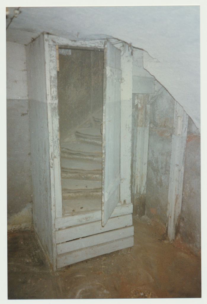 foto, Viljandi muuseum, hoone, trepialune ruum, 1994