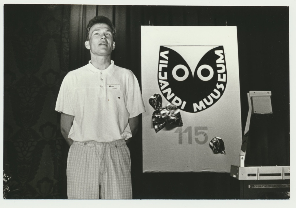 foto, Viljandi muuseum 115, konverents, avakõne, Jaak Pihlak, 1993, foto E. Veliste