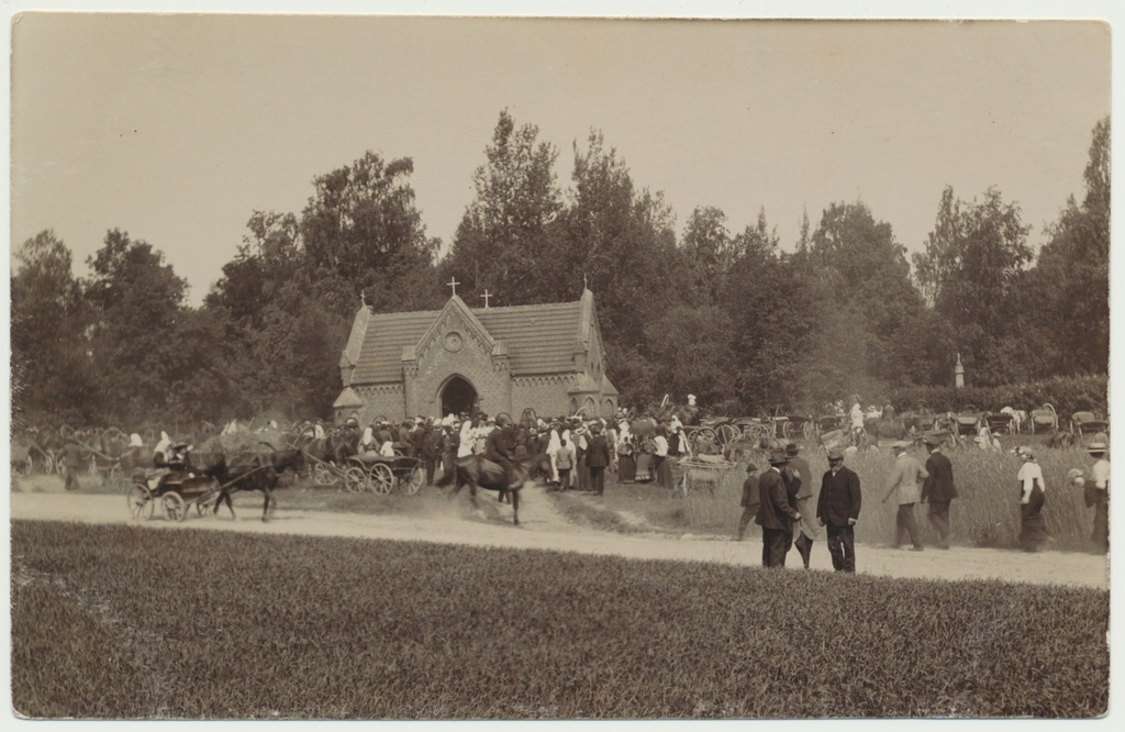 foto, Viljandimaa, Paistu, kalmistu, rahvas, kabel, u 1910, foto H. Sikk